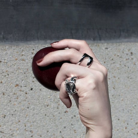 Drape pinky ring