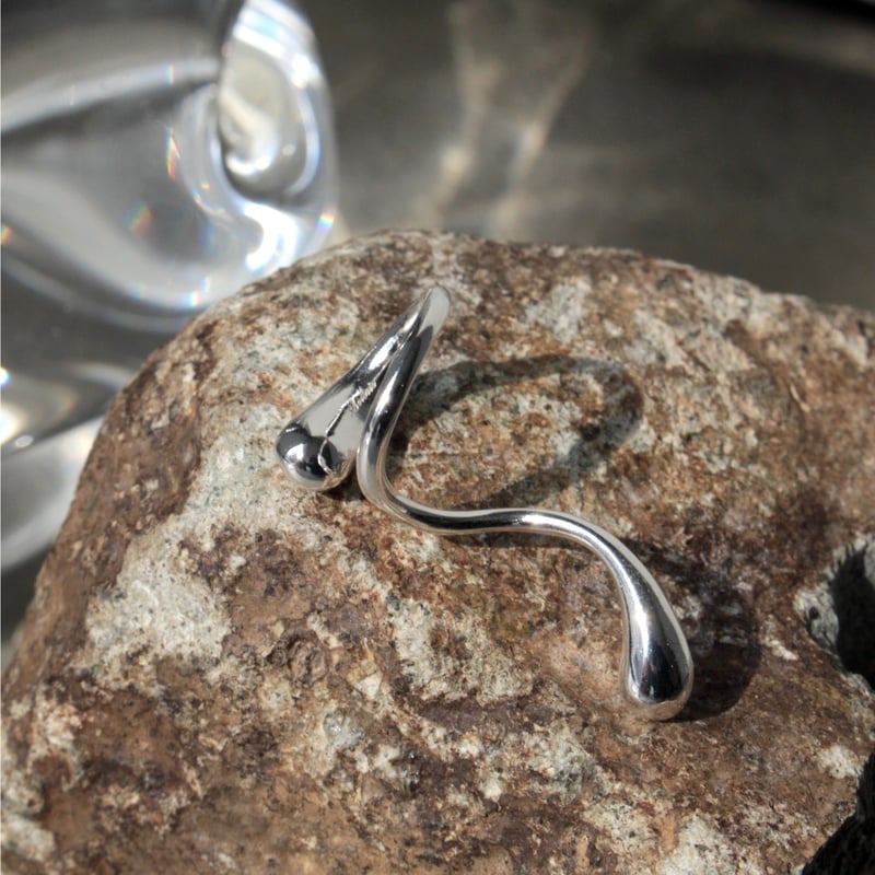 Metal art stand cuff (one color) | Soierie Onli