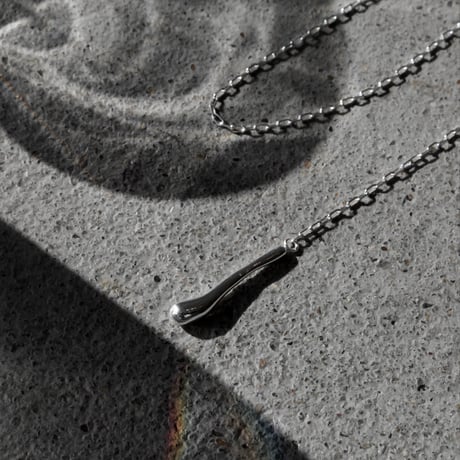 Distort heart necklace