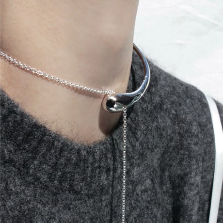 Metal art object choker