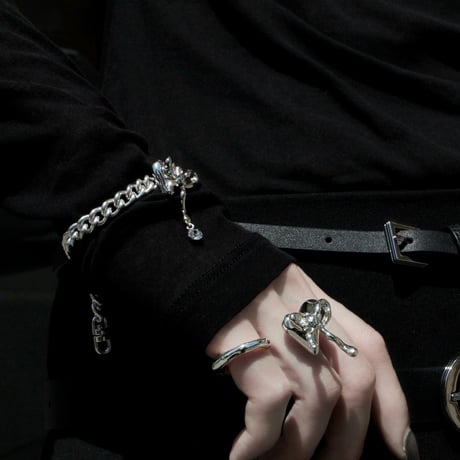 Distort ribbon bracelet