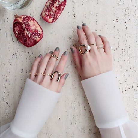 Horn pearl curve ring