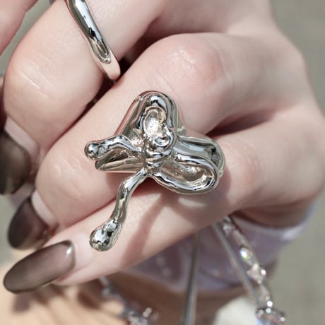 Distort ribbon w ring