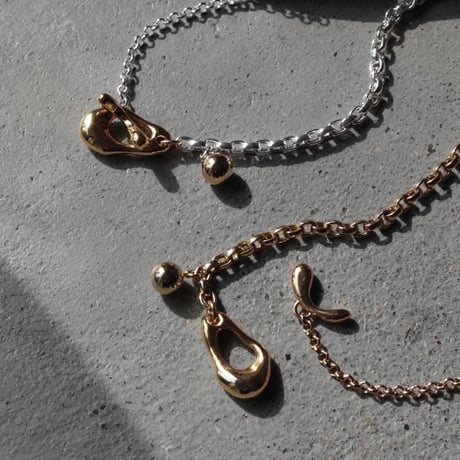 Metal art mantel necklace