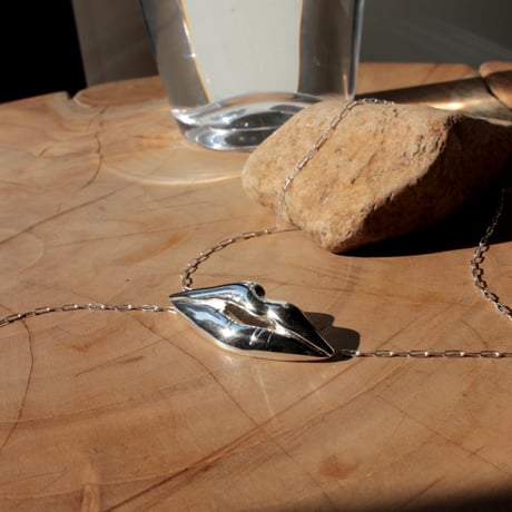 Lip motif necklace【Exclusive item】