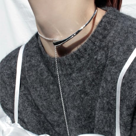 Metal art object choker