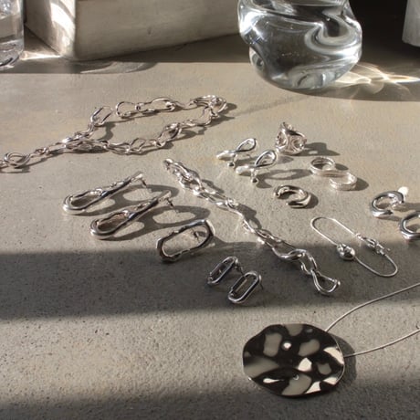 Connect loop necklace