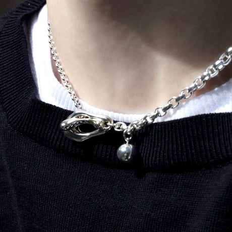 Metal art mantel necklace