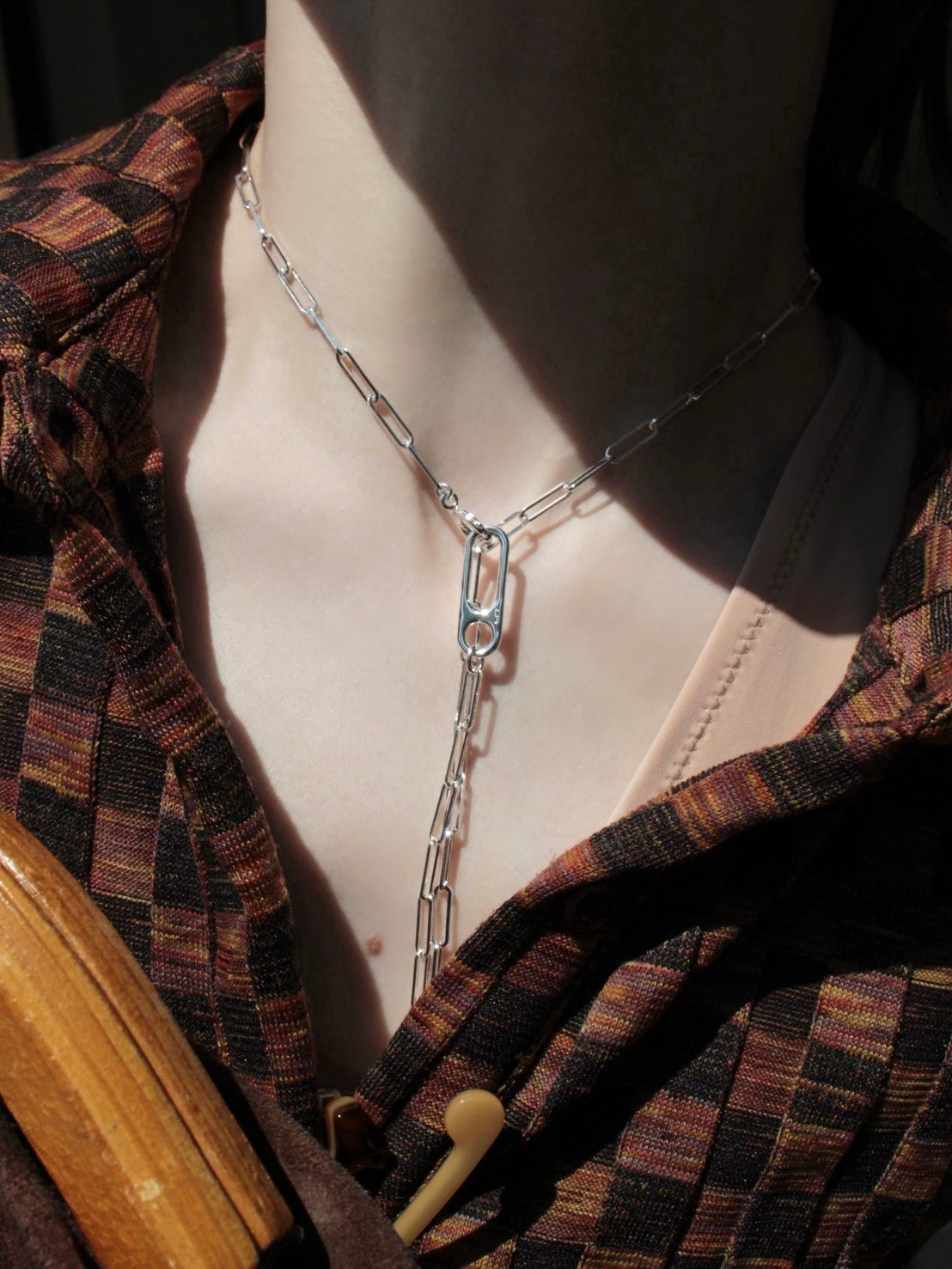 Clip frame necklace | Soierie Online Store