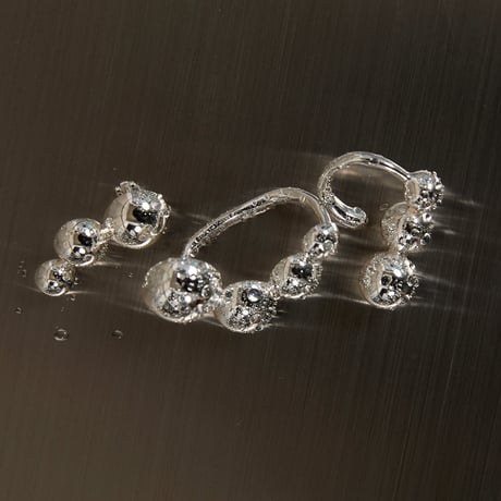 Pome motif ring