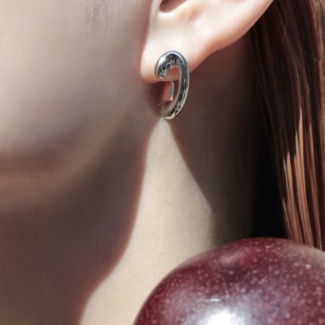 Figue hoop pierce