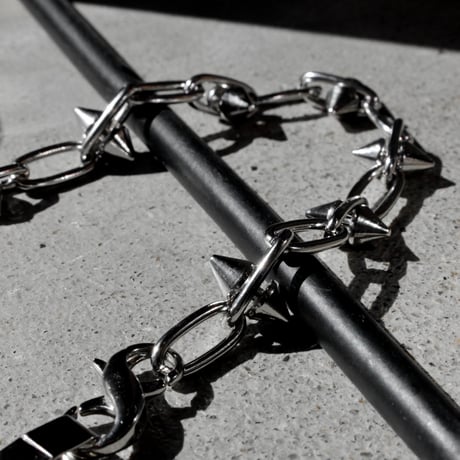 Innocent spike necklace