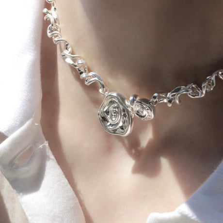 Rose fig necklace