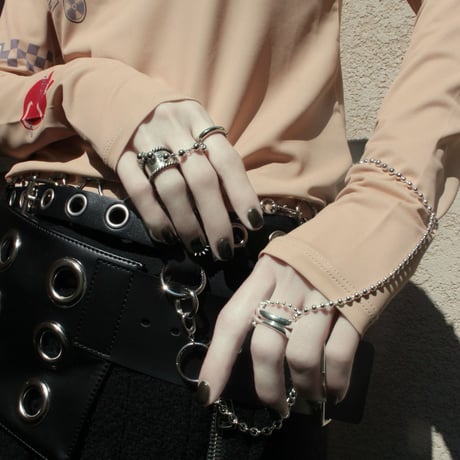 Pome ballchain finger bracelet