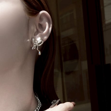 Distort ribbon earring