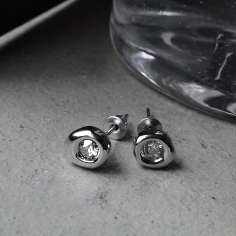 Dark metal pierce