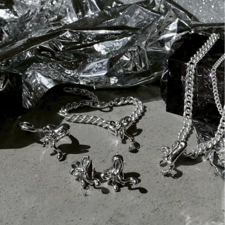 Distort ribbon bracelet