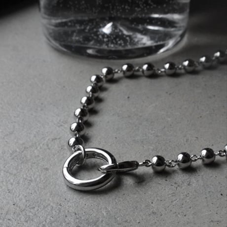 Metal ball carabiner necklace / Middle