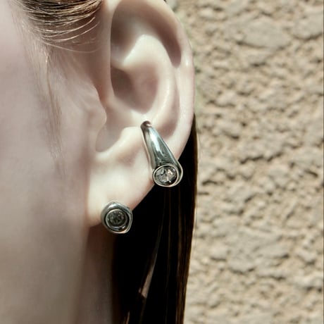 Dark metal pierce