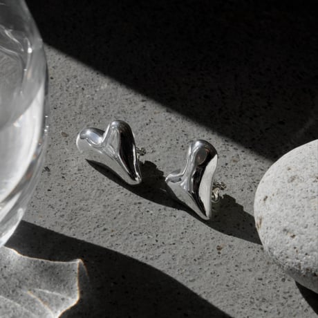 Distort heart earring