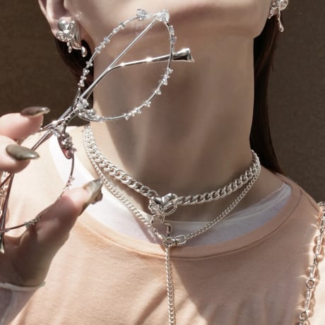 Distort ribbon pierce