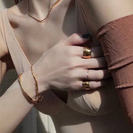 norme dew wide ring / SV925＋Gold Plated