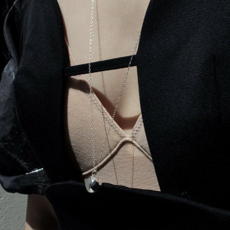 Moist drop single necklace