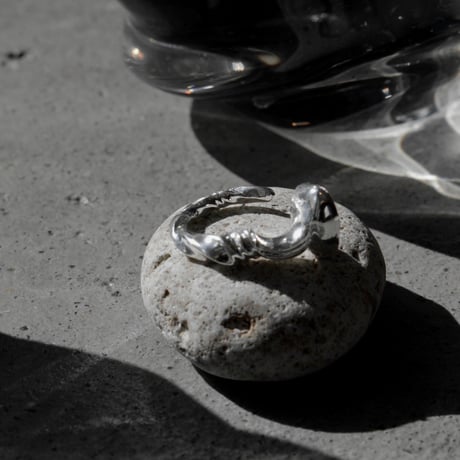 Rose pinky ring