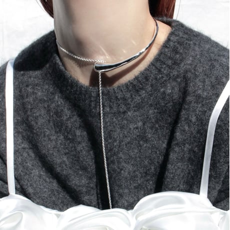 Metal art object choker