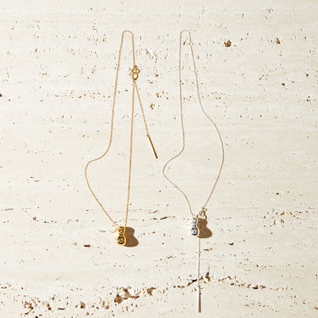 Metal pearl necklace