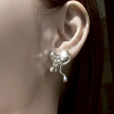 Distort ribbon earring