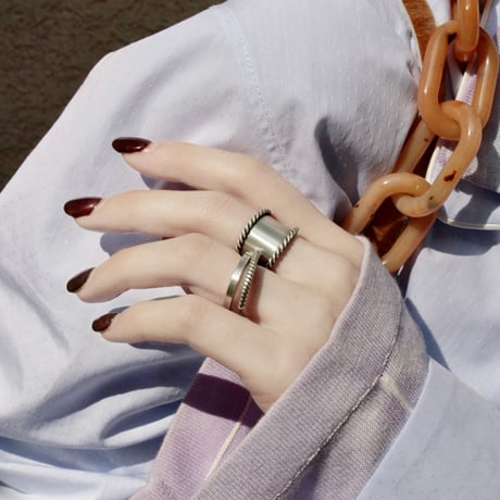 Twist hoop ring