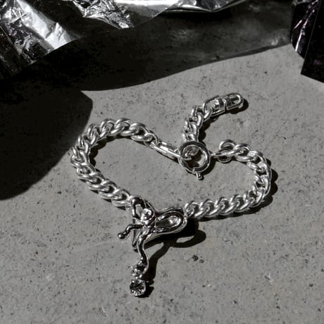 Distort ribbon bracelet