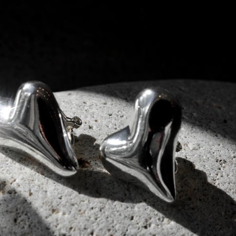 Distort heart earring