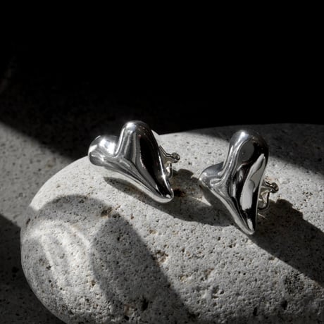 Distort heart earring