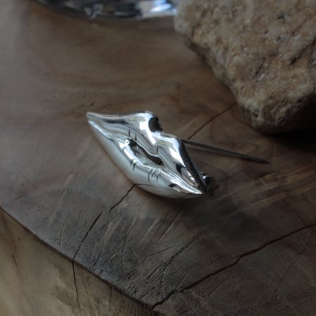 Lip motif brooch【Exclusive item】