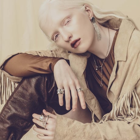 Drape pinky ring