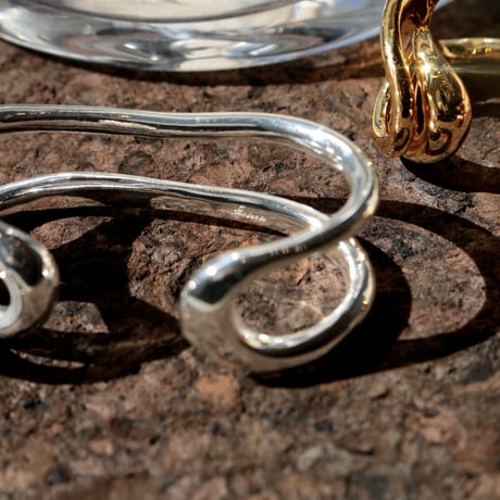 Fibula w ring (one color)