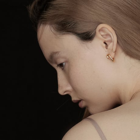 Figue hoop pierce