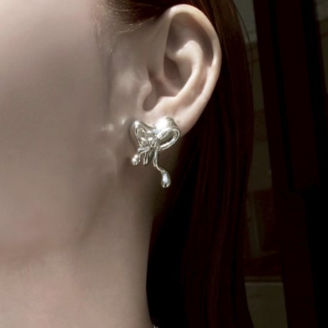 Distort ribbon pierce
