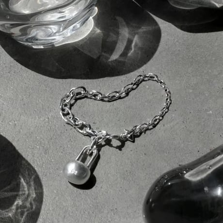 Key motif padlock bracelet