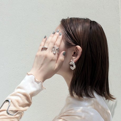 Exude double circle pierce (2P) / One color