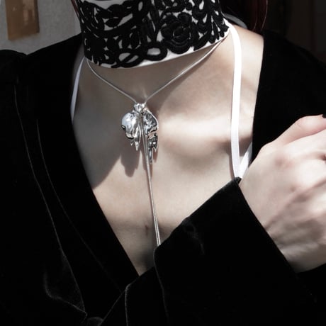Ribbon loop necklace