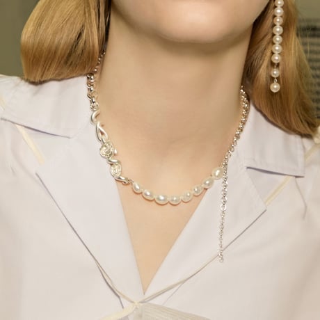 Rose pearl necklace