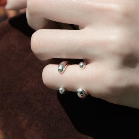 Barbell pinky ring (one color)