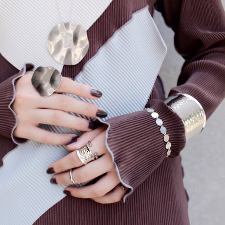Large disc necklace