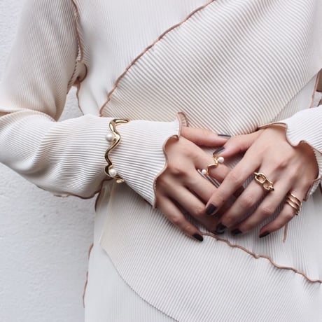 Bit motif ring