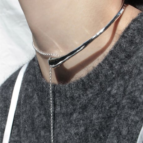 Metal art object choker