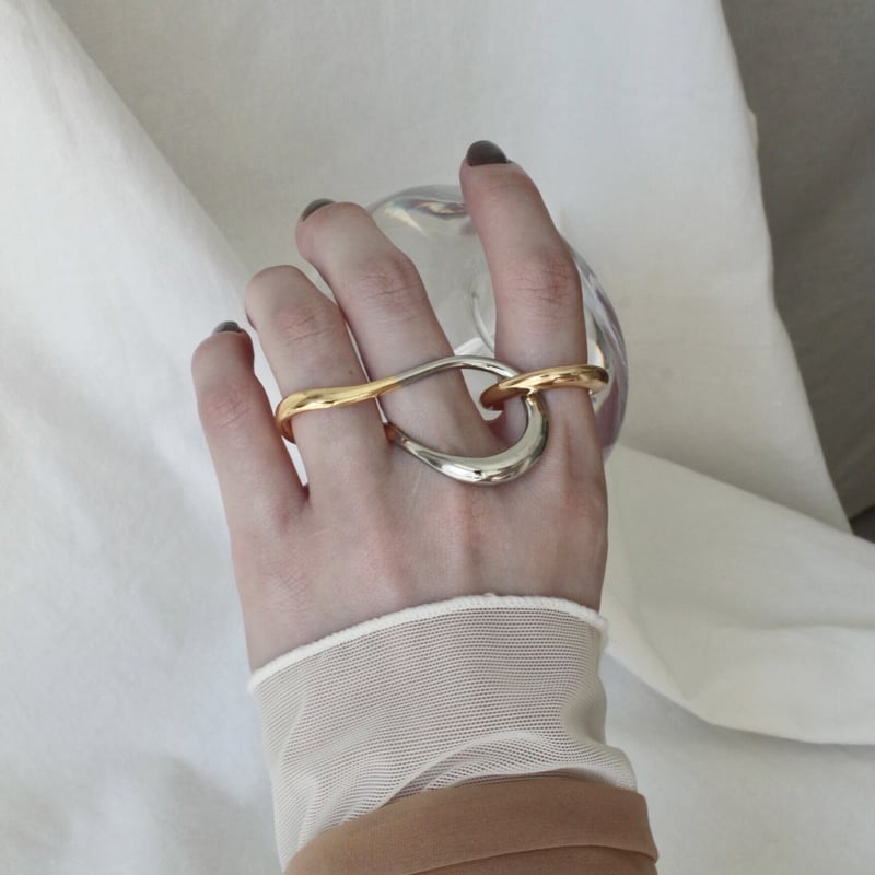 〈Soierie〉Connect eight loop ring Connect eight loop ring (large/2P) (one color)