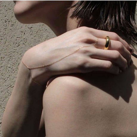 norme shimmer finger bracelet / K18